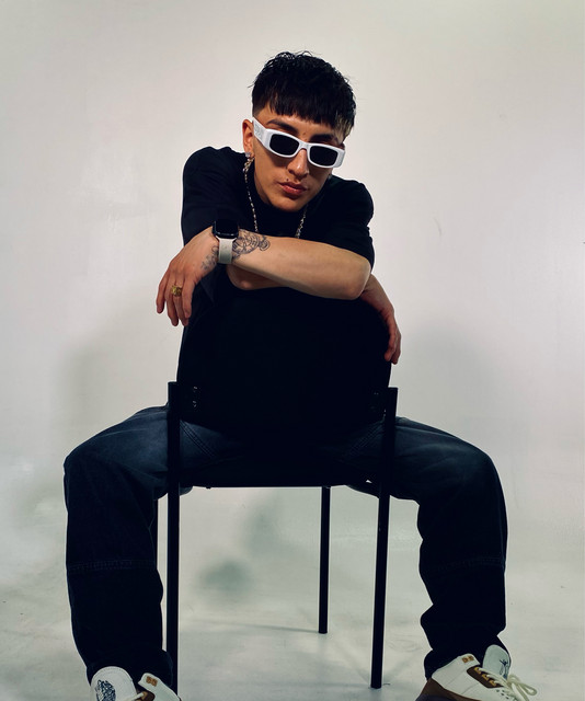 ab6761610000e5eb1b417dcd8b332550c61e2002